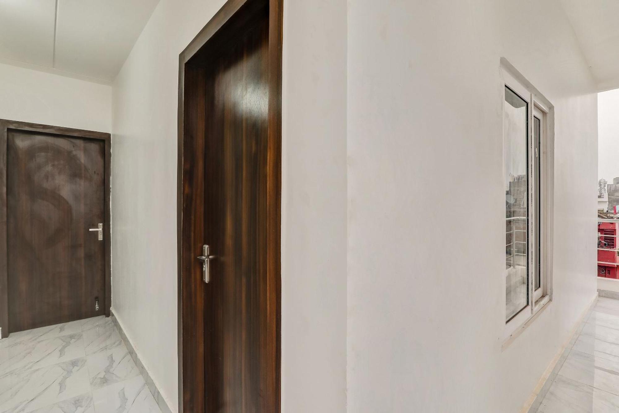 Super Collection O Yamuna Palace Near Gomti Riverfront Park Hasanganj Exterior foto